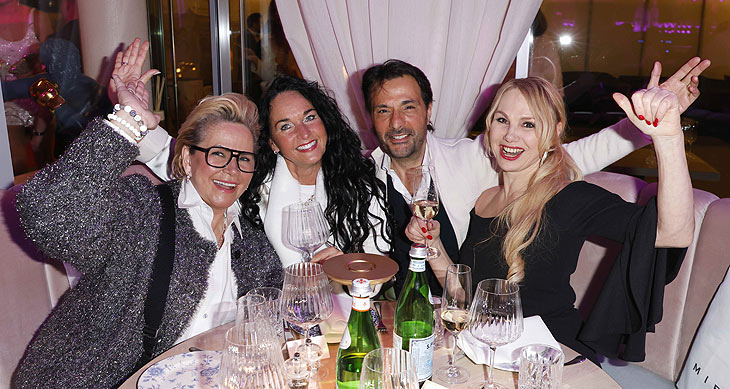 Claudia Effenberg, Alessandro Morgan,  Christine Zierl GRAND OPENING KYMATA - Modern Taverna und Bar in München am 15.02.2024 (©Foto: Michael Tinnefeld für Siegelring)